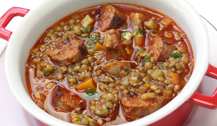 Sopa de lentejas con chorizo un manjar reconfortante Sopa de lentejas con chorizo, un manjar reconfortante para compartir con tus seres queridos Foto: Shutterstock