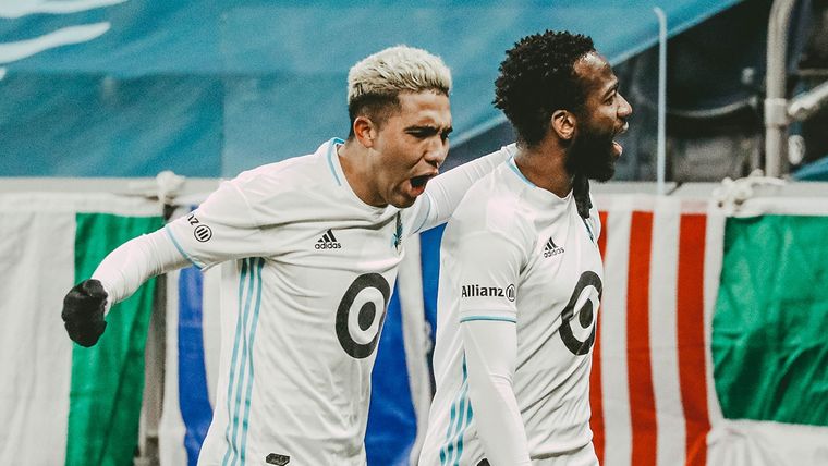 Bebelo Reynoso y Kevin Molino celebran uno de los tantos del Minnesota Foto: MLS