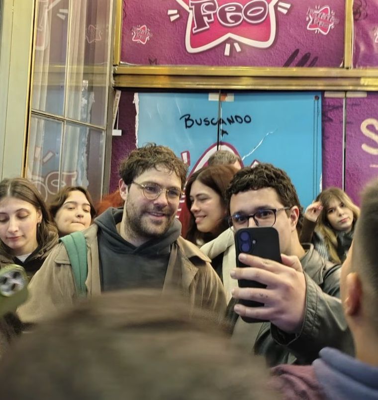 Peter Lanzani apareció con un nuevo look. Foto: @dda1ana Peter Lanzani apareció con un nuevo look. Foto: @dda1ana