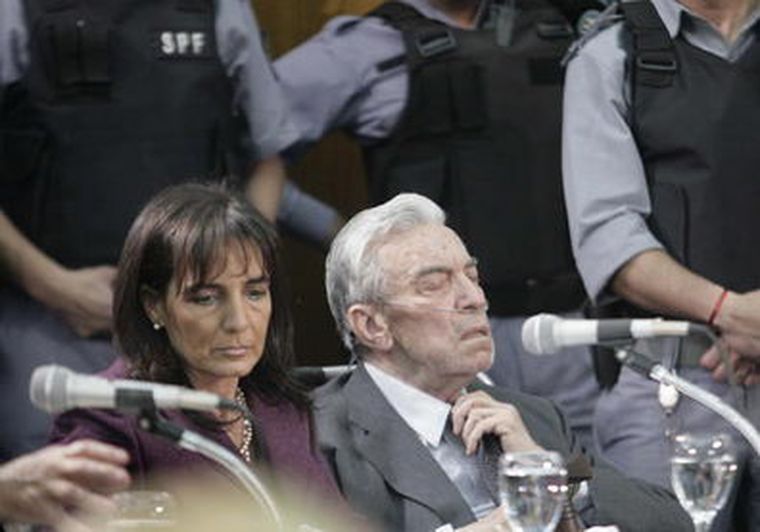 El represor Antonio Domingo Bussi durante el juicio por la desaparición de Guillermo Vargas Aignasse. Foto: Télam