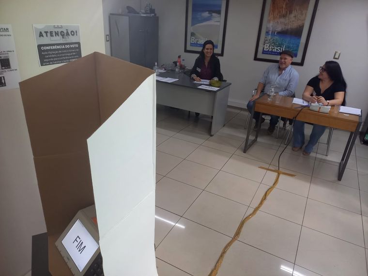 El consulado de Brasil en Mendoza recibió a brasileños para votar en las elecciones presidenciales. Foto: Juan Ignacio Blanco / MDZ.