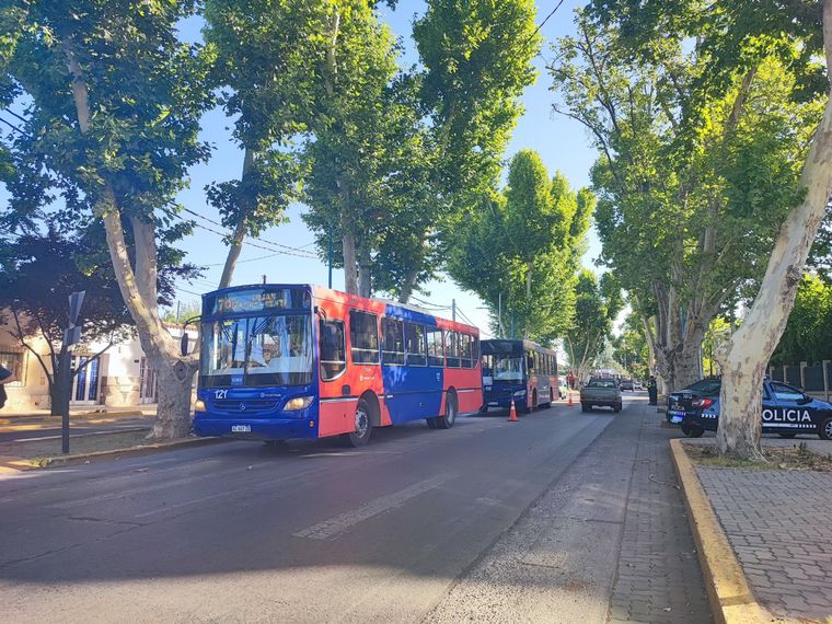 Dos colectivos chocaron en Godoy Cruz y dejaron varios heridos. Foto: Gentileza