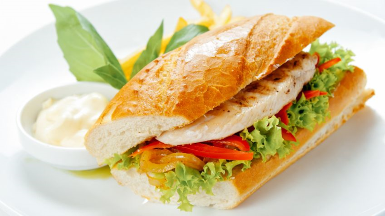 Esta baguette de pollo es una deliciosa opción para tu almuerzo Foto: Shutterstock