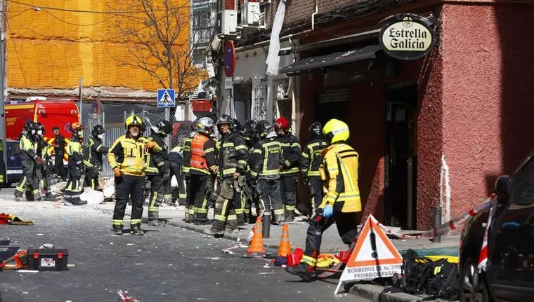 La explosión habría sido por un escape de gas, pero se espera por mayores detalles.