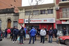 La política de bloquear empresas e impedir su actividad ha generado la organización de un creciente movimiento antibloqueo en numerosas localidades.