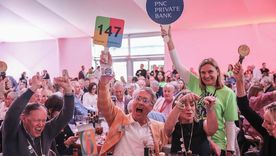 El momento de la oferta: pagaron 500 mil dólares. Foto: Gentileza
