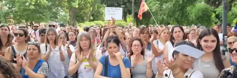 Marcha de los docentes por una maestra golpeada en San Martín
