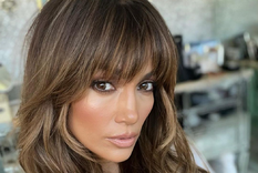 A sus 54 Jennifer López genera revuelo en las redes sociales Foto: Instagram @jlo