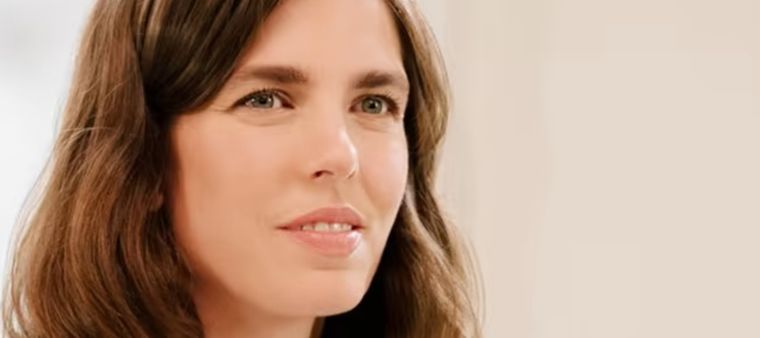 Carlota Casiraghi se convirtió en un emblema de estilo y elegancia. Foto: https://images.hola.com/images/026e-136f5f9ec321-b22d2e376e20-1000/horizontal-1200/carlota-casiraghi.jpg