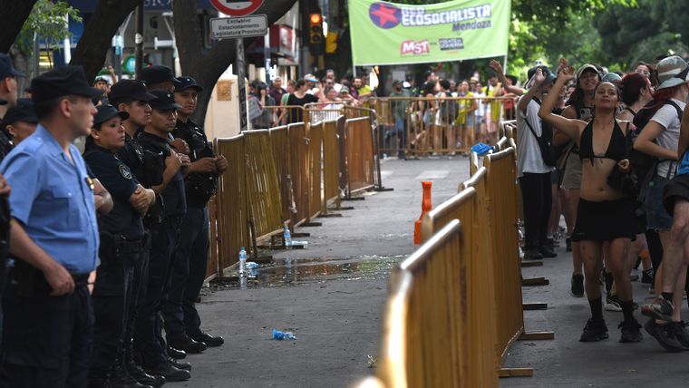 La calle Patricias Mendocinas entre Espejo y la Peatonal Sarmiento estuvo cortada al menos una hora y media.&nbsp;