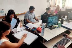 Los docentes tendrán que completar los formularios sobre su trayectoria en el sistema educativo nacional.