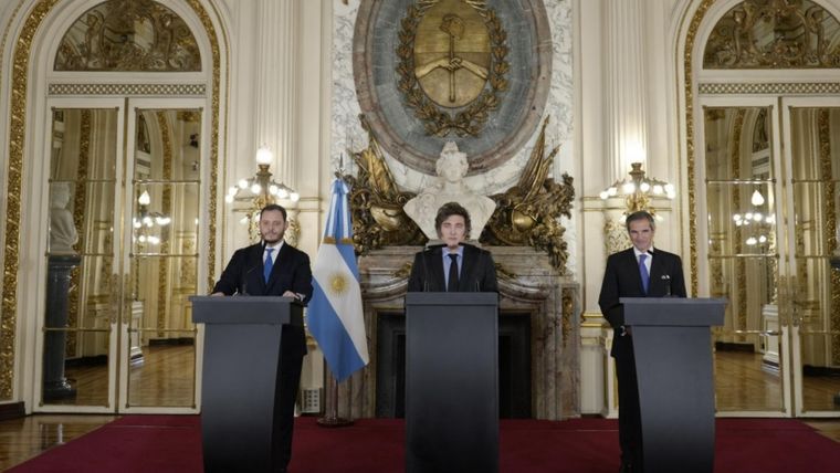 Diciembre de 2024. A poco de asumir Milei presentó un Plan Nuclear. Incluye uranio, claro. Diciembre de 2024. A poco de asumir Milei presentó un Plan Nuclear. Incluye uranio, claro.