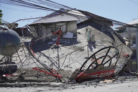 Filipinas ha soportado un terremoto muy fuerte y hay miles de desaparecidos. Foto Efe Filipinas ha soportado un terremoto muy fuerte y hay miles de desaparecidos. Foto Efe