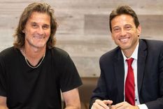 Moretti e Insua, al momento de la extensión del contrato. Habían firmado por dos años, hasta diciembre de 2025. El club ahora solo le ofrece dos meses de sueldo tras despedirlo. Foto: Web San Lorenzo