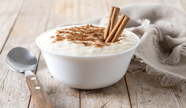 El arroz fue introducido a México por los conquistadores y se convirtió en un alimento esencial tanto en platos salados como dulces. ¡Disfruta realizando esta hermosa receta!