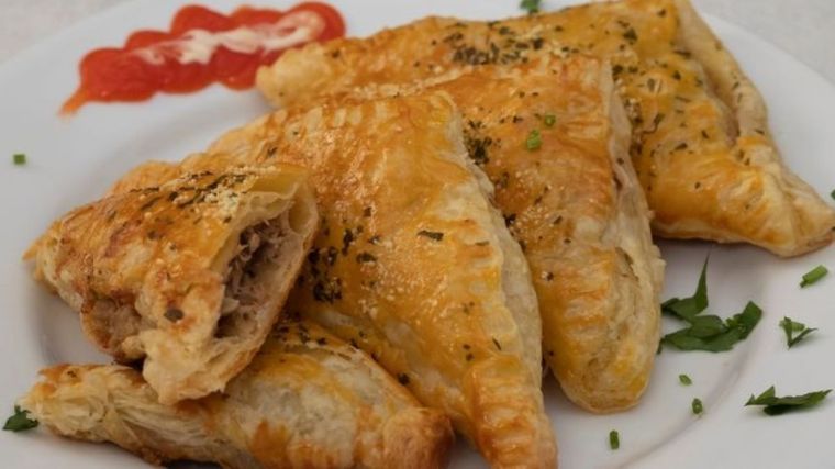 Lúcete con tus amigos preparando estos deliciosos hojaldres de atún Foto: Shutterstock