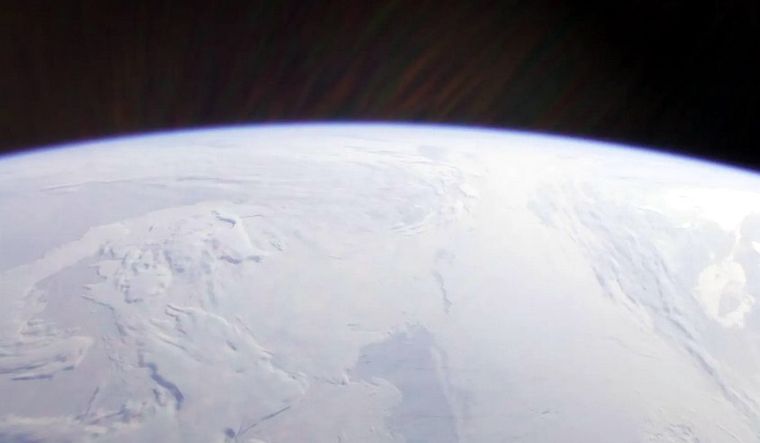 El Polo Norte geográfico visto desde el cohete Endurance a 768 kilómetros de altitud sobre el Ártico. Foto: Dpa.