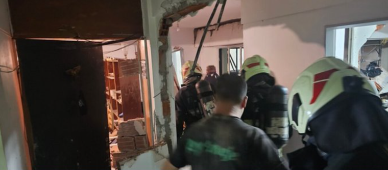 La explosión dejó a al menos seis heridos y bomberos todavía trabajan en el lugar