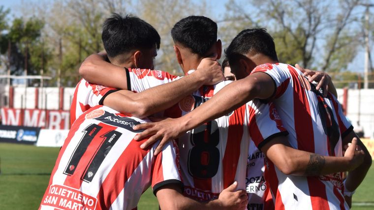 El Chacarero festejó en su cancha y sueña. 