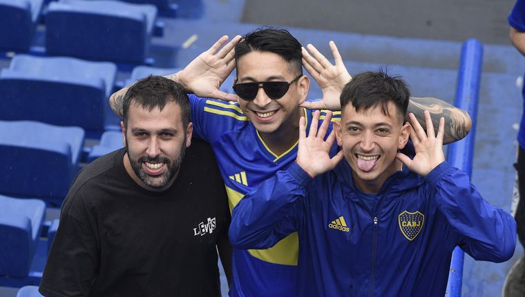 Los hinchas se expresaron contra el candidato de la oposición. Foto: Juan Mateo Aberastain / MDZ