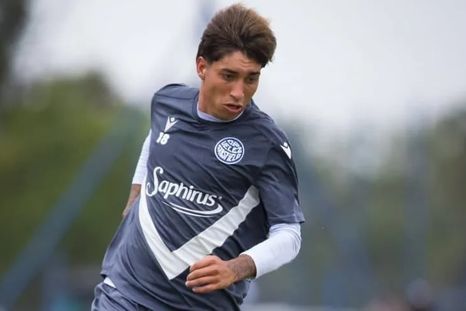 A pesar de la oferta de River, Maher Carrizo estuvo presente en el amistoso de Vélez frente a Midland. A pesar de la oferta de River, Maher Carrizo estuvo presente en el amistoso de Vélez frente a Midland.