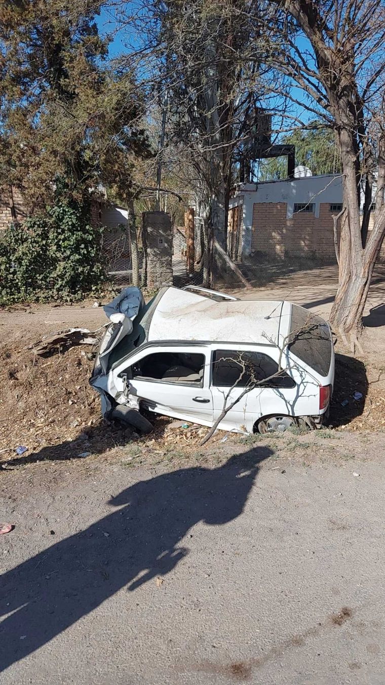El auto quedó destruido