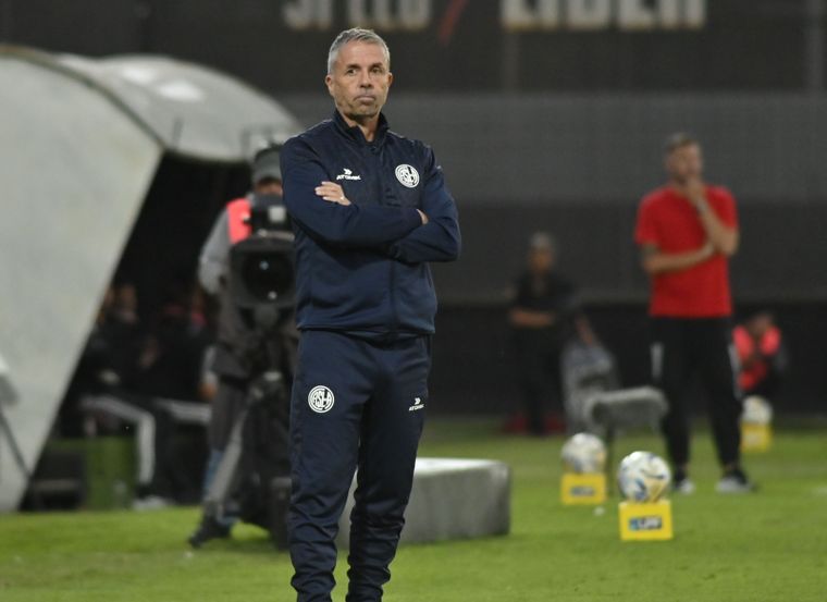 Gustavo Álvarez, disconforme con el empate de San Lorenzo ante Newells.