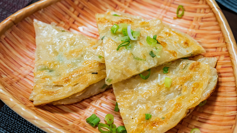 Probá esta receta de panqueques de cebolla de verdeo Probá esta receta de panqueques de cebolla de verdeo