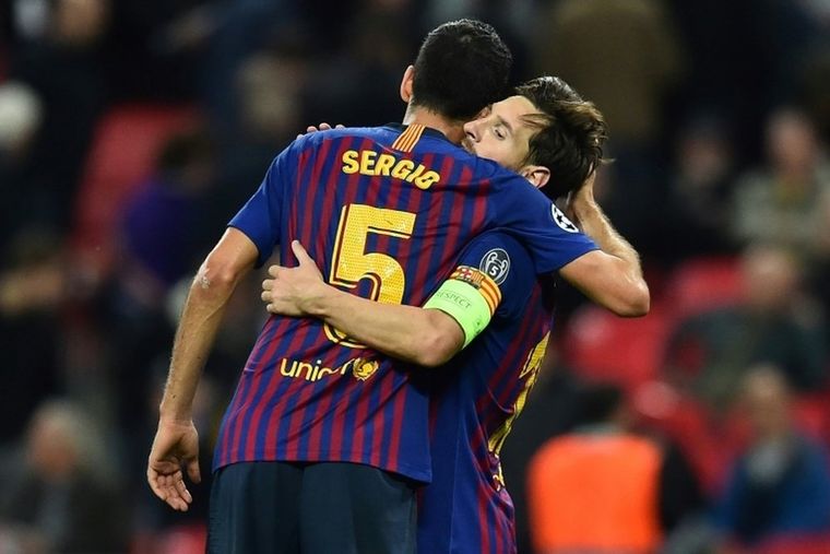 Busquets y Messi, en épocas felices en Barcelona. Esta imagen ya no volverá a repetirse, al menos con la camiseta culé.