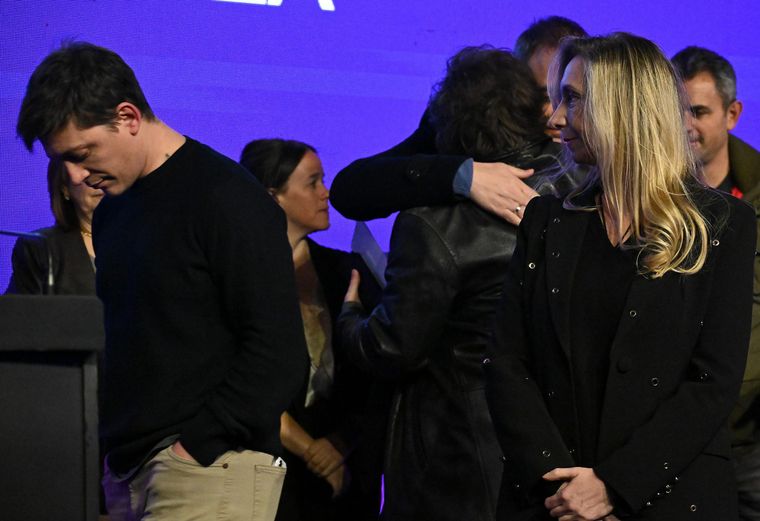 Santiago Caputo y Karina Milei