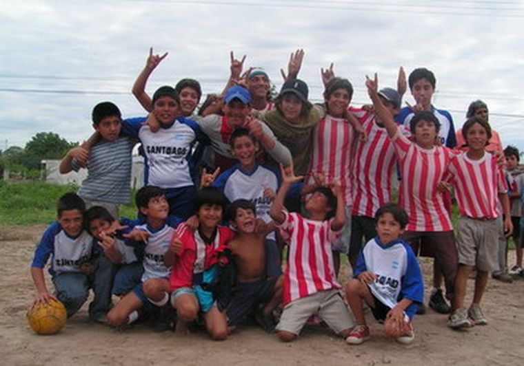 Los chicos buscan divertirse. Algunos adultos, no se sabe. Foto: Web
