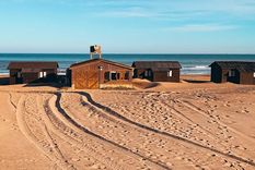 Las playas de la costa bonaerense ofrecen paisajes abiertos y tranquilidad para disfrutar el verano con más espacio.