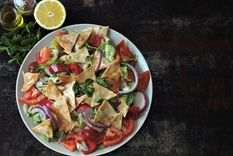 Ensalada Fattoush Una receta simple y sabrosa en pocos minutos Foto: Shutterstock