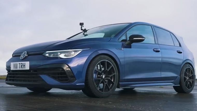 Volkswagen Golf R (CarWow)