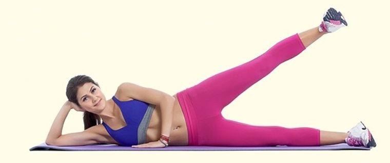 Elevaciones de pierna lateral: ejercicios para hacer Pilates en casa. Elevaciones de pierna lateral: ejercicios para hacer Pilates en casa.
