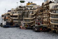 el capitan enfiestado volvio al costa concordia