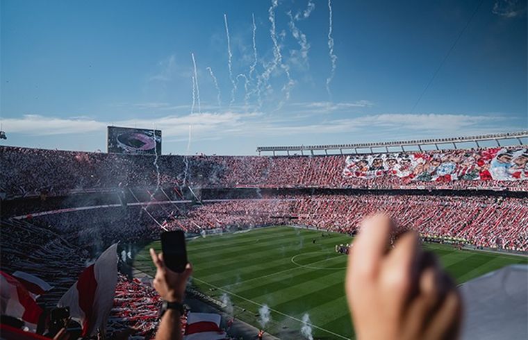 Con el Monumental colmado en cada partido, River Plate volvió a liderar la convocatoria mundial. Con el Monumental colmado en cada partido, River Plate volvió a liderar la convocatoria mundial. 