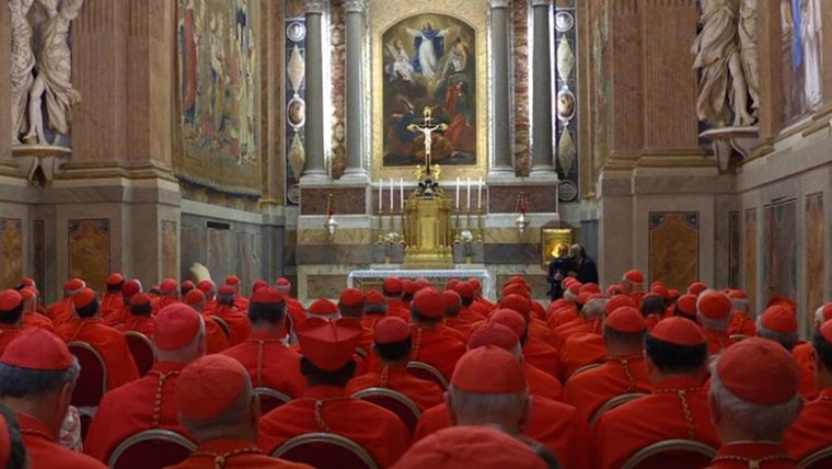 Los 133 cardenales votan en la Capilla Sixtina. Foto: EFE