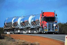 Potencia Estos camiones pueden cargar más de 200 toneladas.