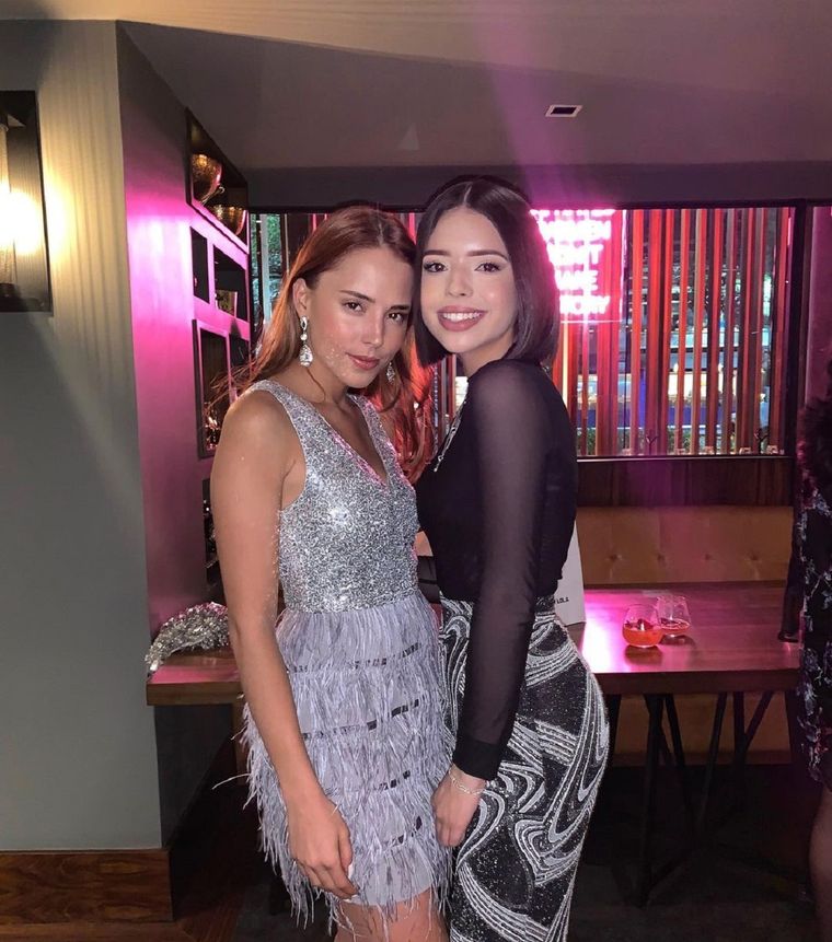 Ángela Aguilar junto a su prima hermana Majo Aguilar Foto: Instagram