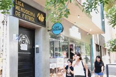 La Liga Mendocina de Fútbol permaneció cerrada este viernes y esta noche emitió un comunicado oficial. La Liga Mendocina de Fútbol permaneció cerrada este viernes y esta noche emitió un comunicado oficial.