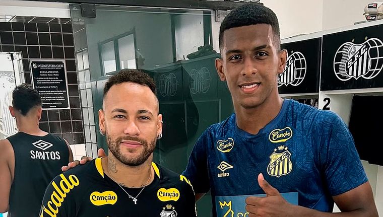 Alejandro Villarreal, nuevo refuerzo de Aldosivi, junto a Neymar en el Santos.