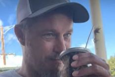 asi reacciono ragnar de vikingos al probar mate por primera vez