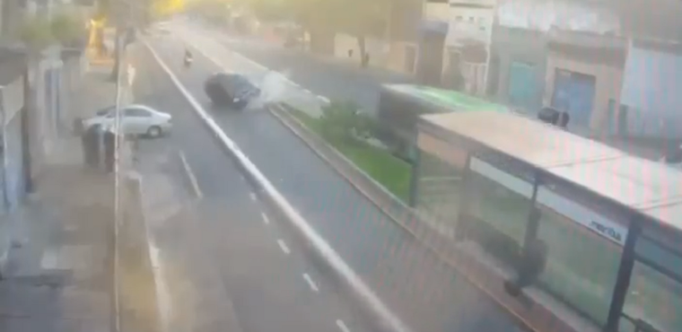 El momento del vuelco Foto: captura de video