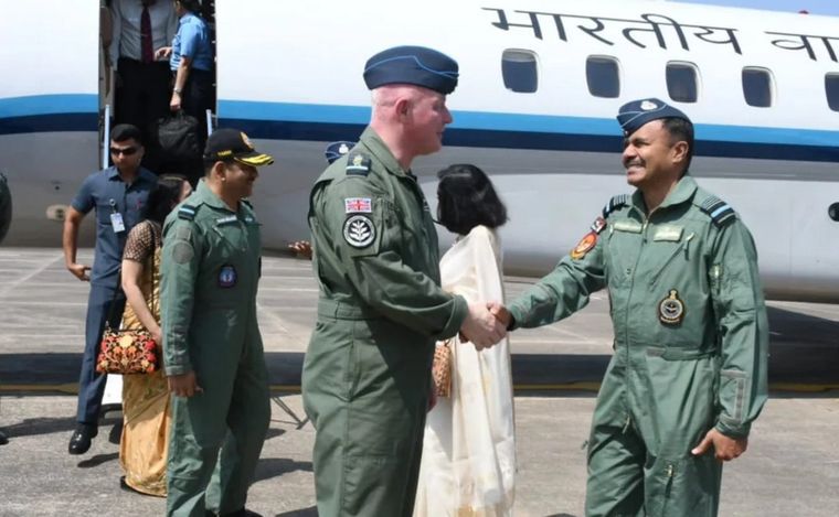 El jefe de la Fuerza Aérea británica ratificó que la defensa de Malvinas es “innegociable”.