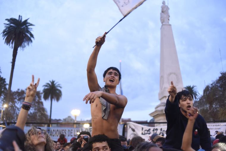 Así arrancó la misa ricotera en Plaza de Mayo. Así arrancó la misa ricotera en Plaza de Mayo.