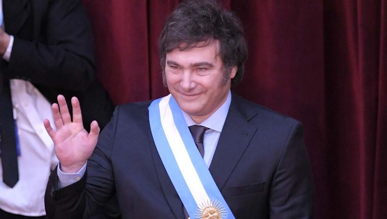 Dos funcionarios de Milei se cruzaron por el próximo DNU Foto: Télam