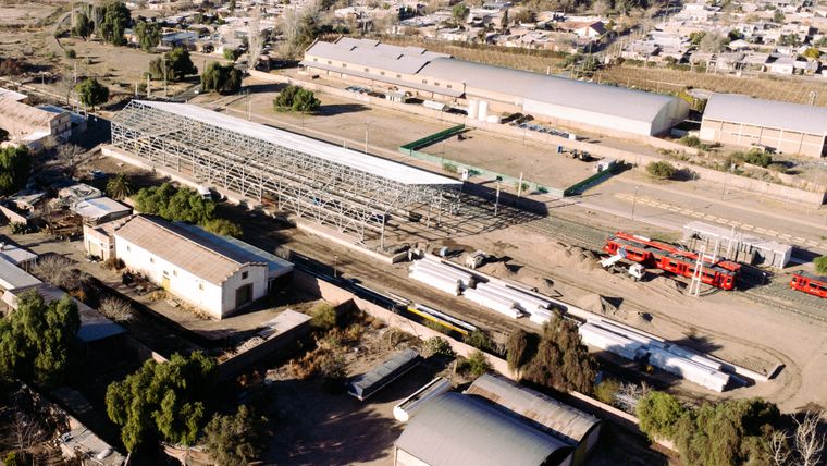 La iniciativa busca ampliar el sistema tranviario eléctrico y fortalecer el transporte público metropolitano.