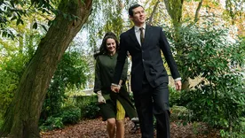 La película de Netflix sigue a una periodista que encuentra viejas cartas de amor y empieza a reconstruir una relación marcada por el deseo y la ausencia. La película de Netflix sigue a una periodista que encuentra viejas cartas de amor y empieza a reconstruir una relación marcada por el deseo y la ausencia.