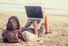 La “ociofobia” es el miedo que surge de la creencia de que el ocio es improductivo o un desperdicio, llevando a una necesidad compulsiva de estar ocupado, incluso en vacaciones.